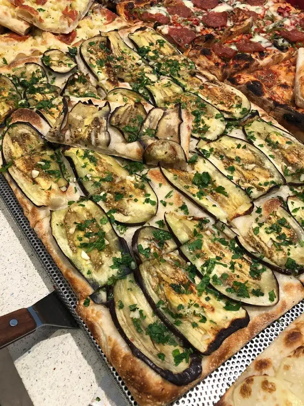 Pizza Melanzana aux aubergines — Taglio di Roma, Laval QC