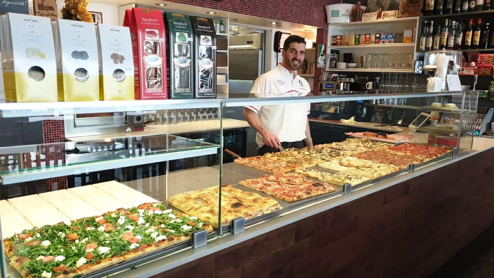 Fernando Menichelli, pizzaiolo formé en Italie — Taglio di Roma, Laval