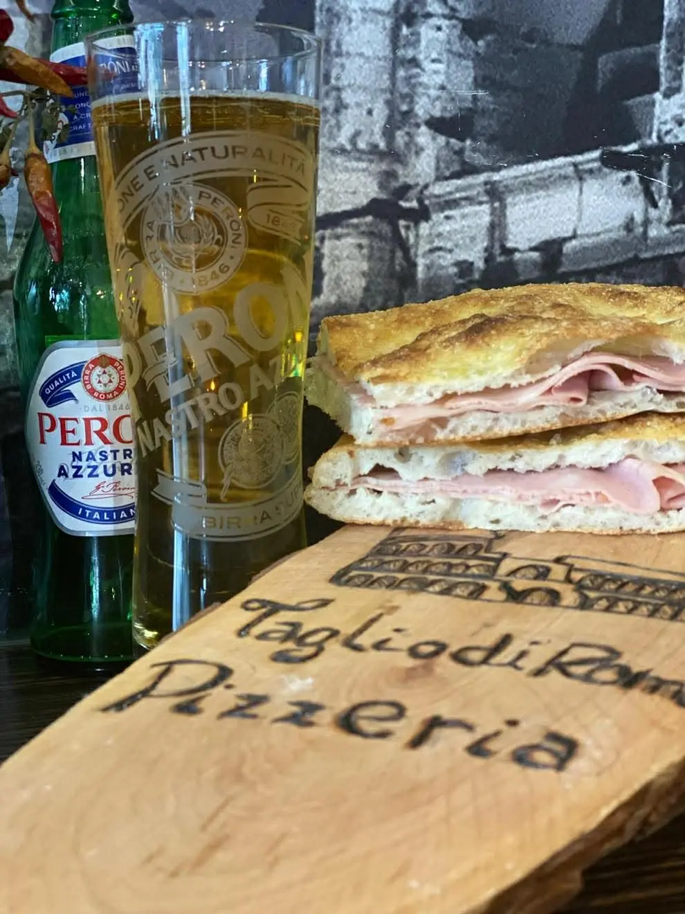 Spécialités de pizza romaine al taglio — Taglio di Roma, Laval QC