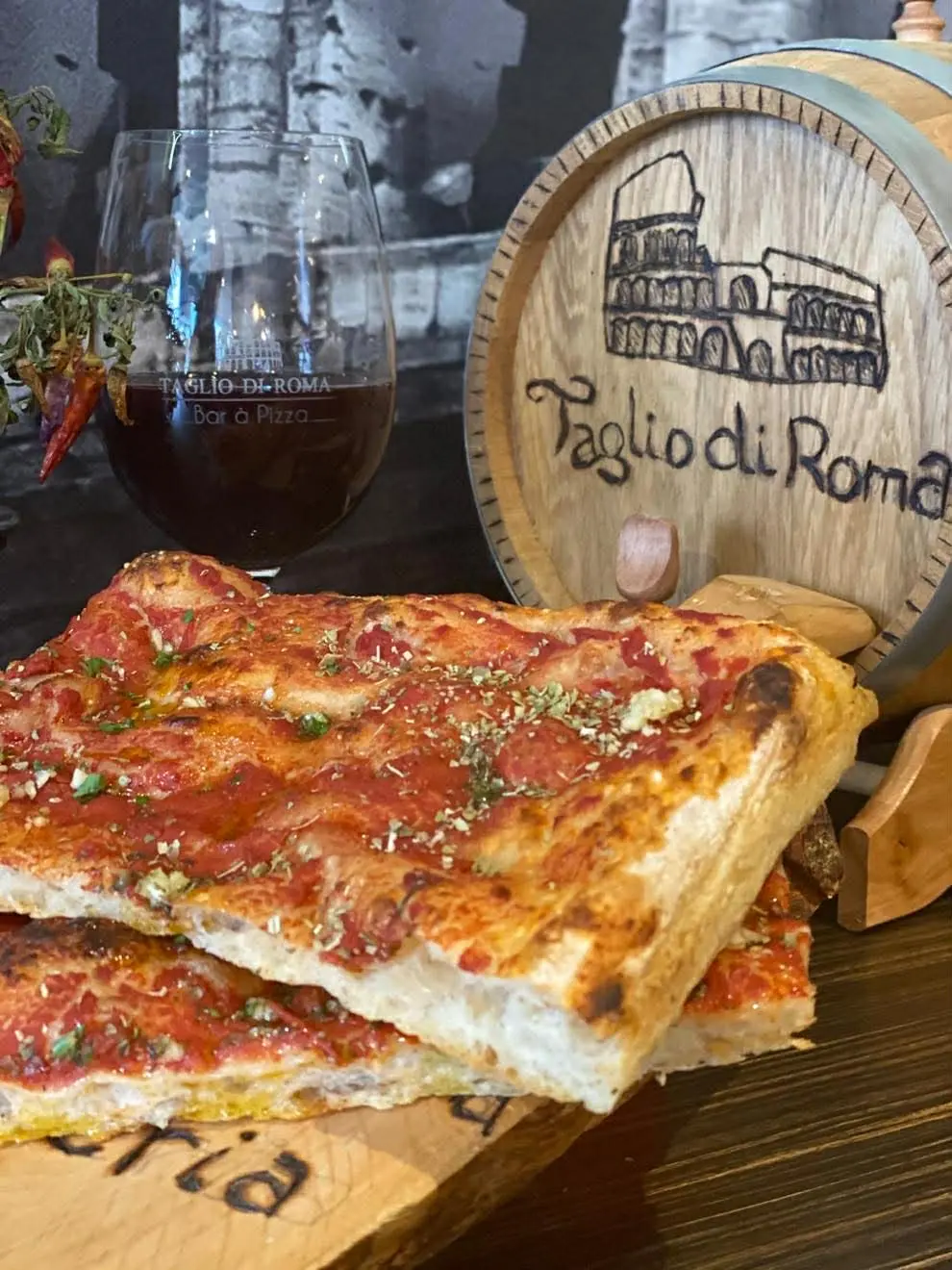 Commande spéciale pizza al taglio pour événements à Laval — Taglio di Roma