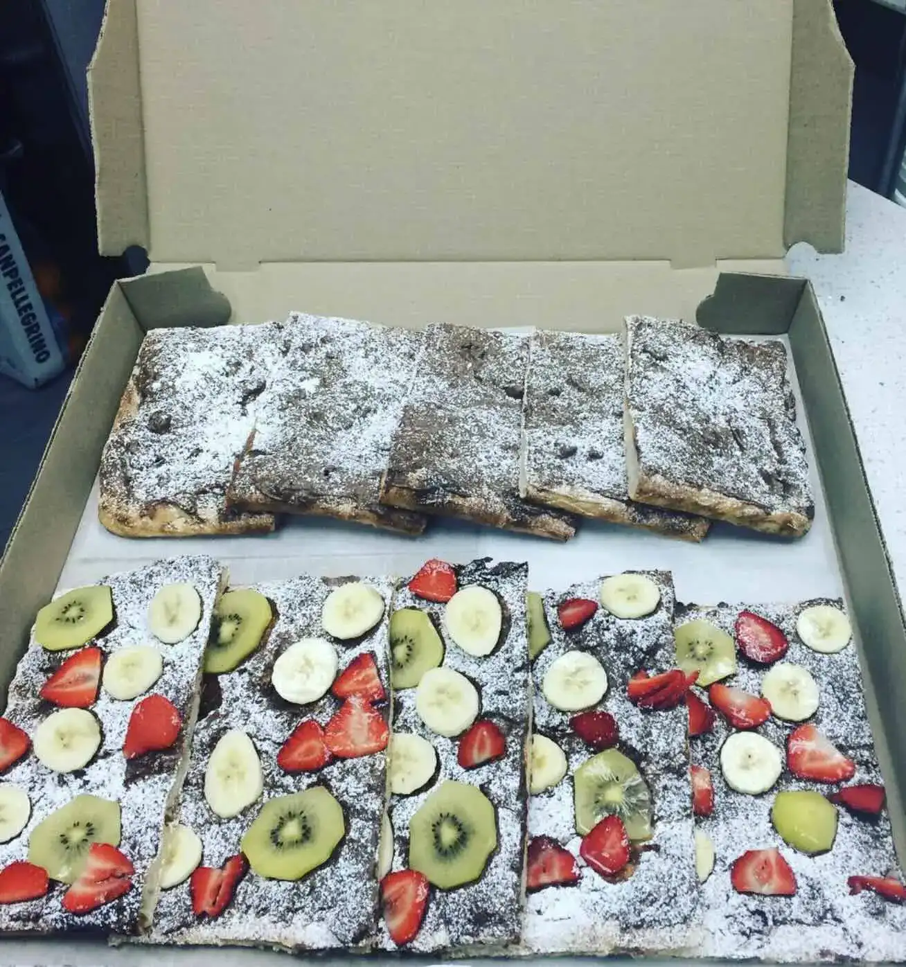 Pizza al taglio cuite au four à double zone — Taglio di Roma, Laval QC